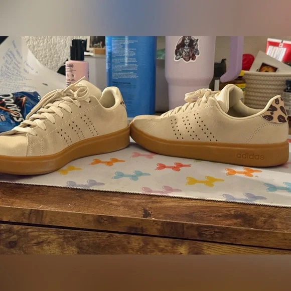 Adidas Women’s Advantage Athletic Shoe size 8 Running Shoe, Sneaker - Picture 2 of 6